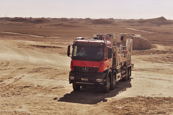 D6 F(xin)չʾһvArocs 8×6ɰ܇{Թú͸Ʒ|(zh)Arocsɞɰ܇bĺû.jpg